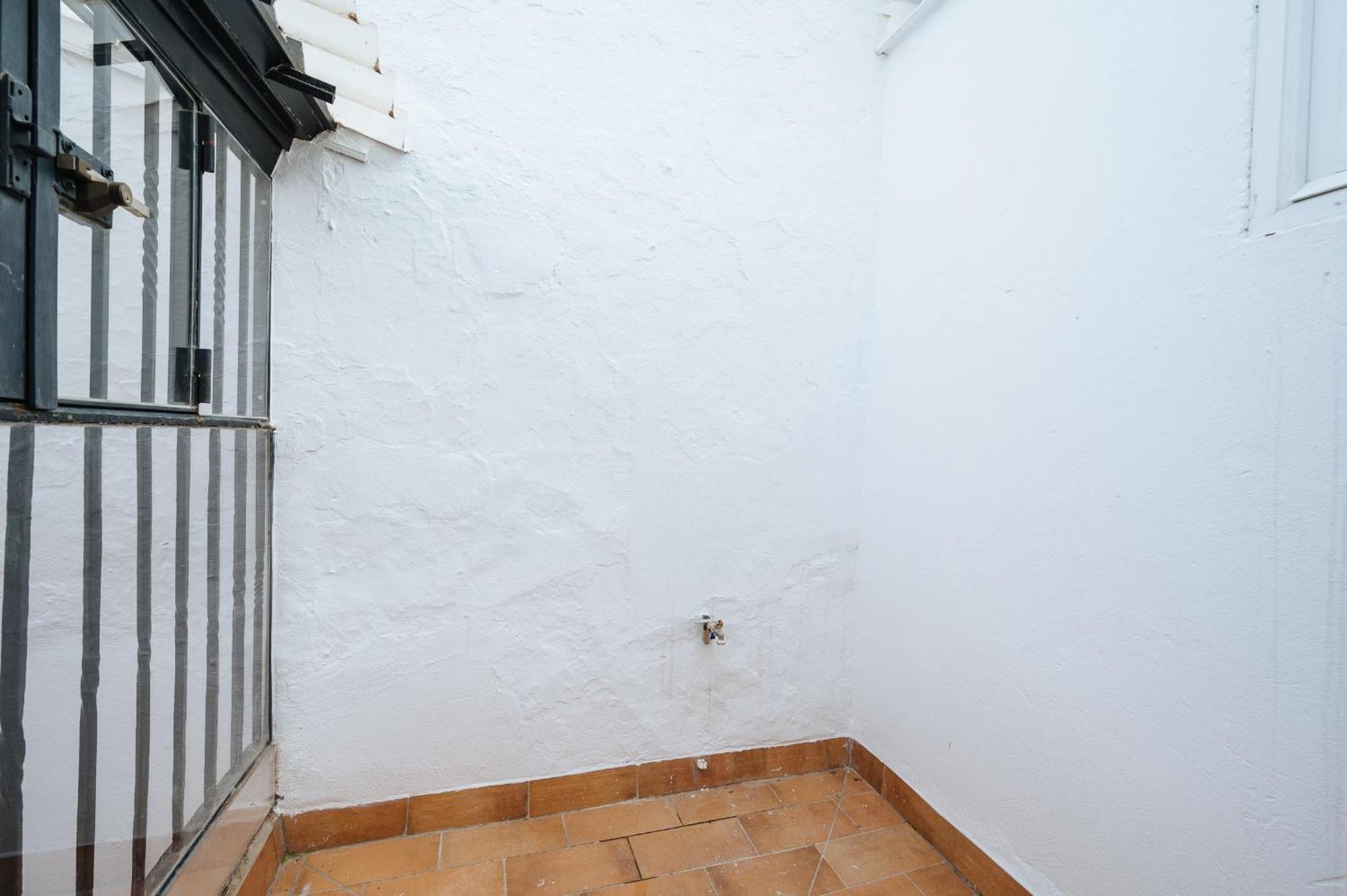 Casa de vacances Independent Beautiful House Center With Private Parking