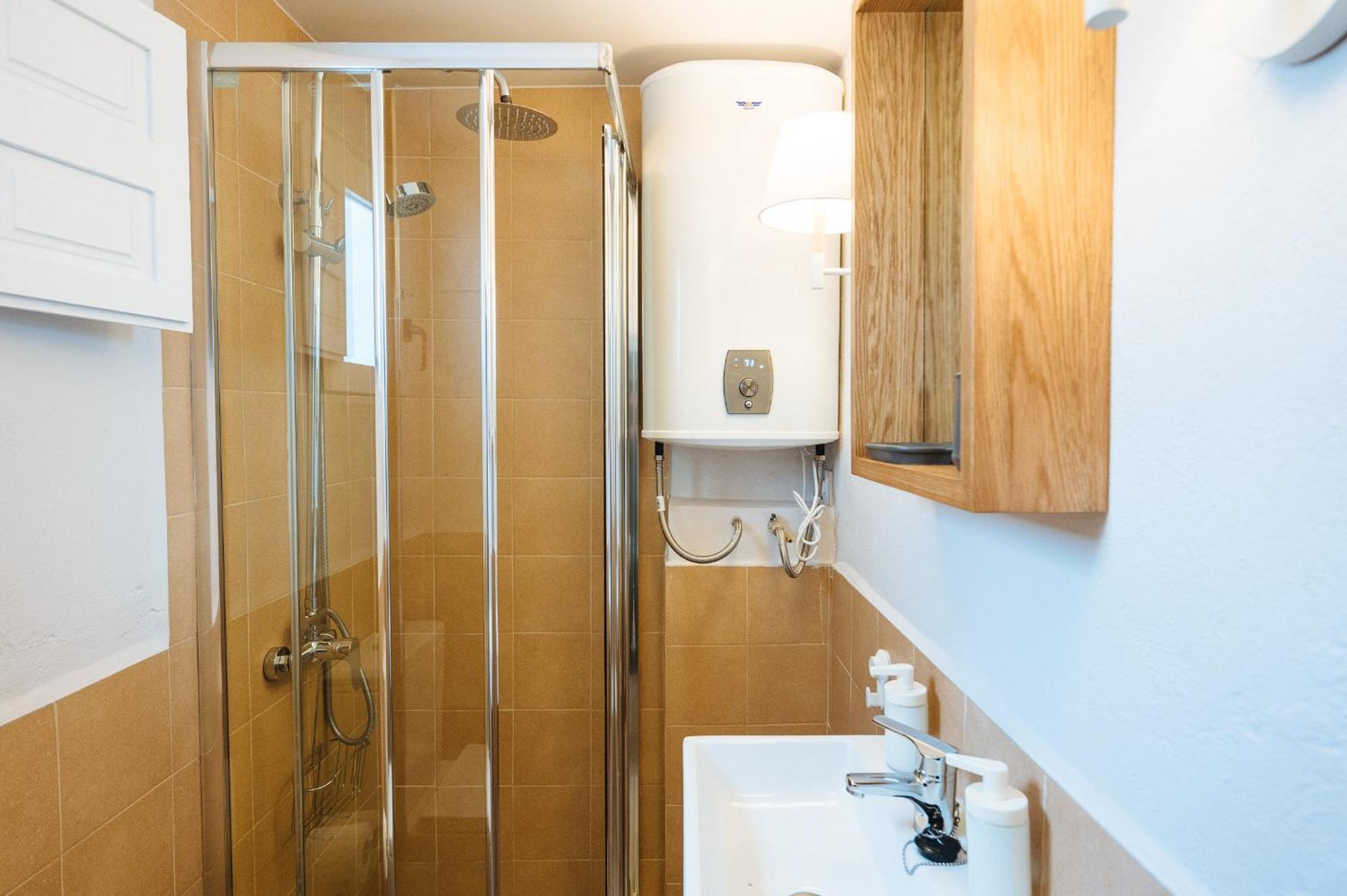 Casa de vacances Independent Beautiful House Center With Private Parking
